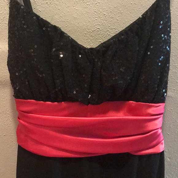 Black sequin/fuchsia sash cocktail dress. - Picture 3 of 6